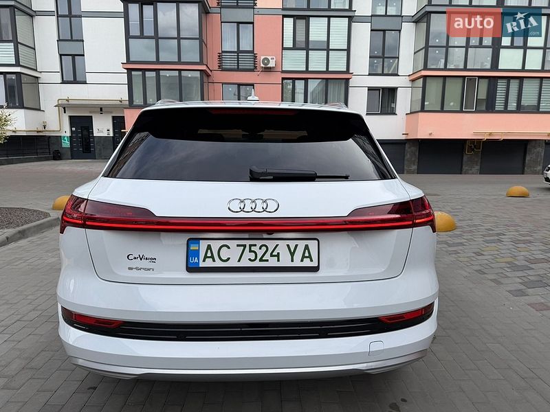 Позашляховик / Кросовер Audi e-tron 2019 в Володимирі