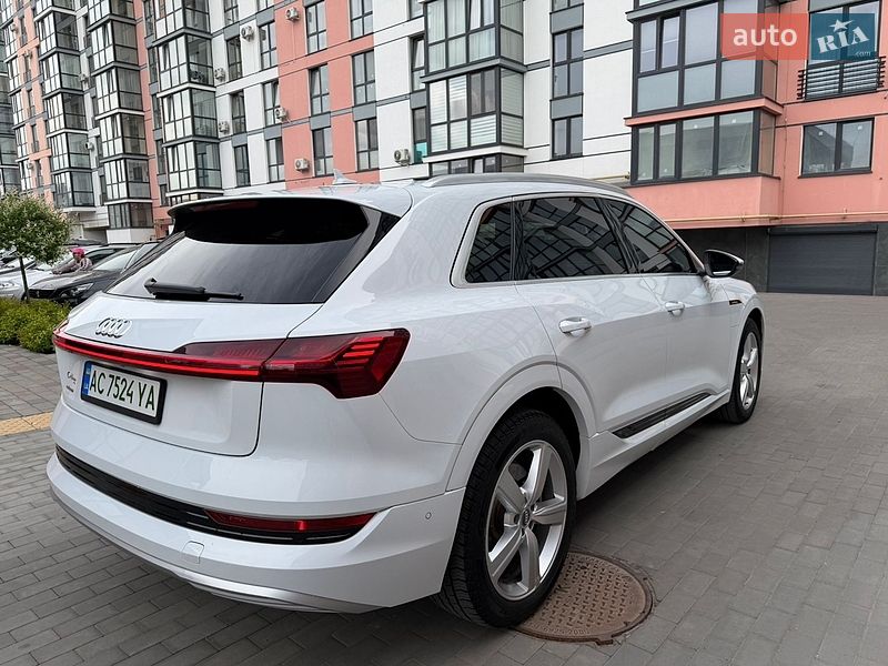 Позашляховик / Кросовер Audi e-tron 2019 в Володимирі