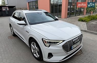 Позашляховик / Кросовер Audi e-tron 2019 в Володимирі