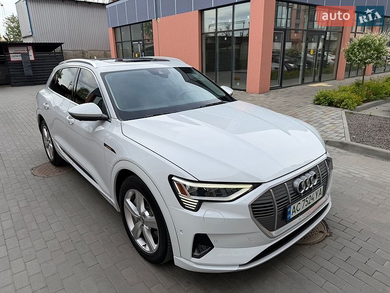 Позашляховик / Кросовер Audi e-tron 2019 в Володимирі