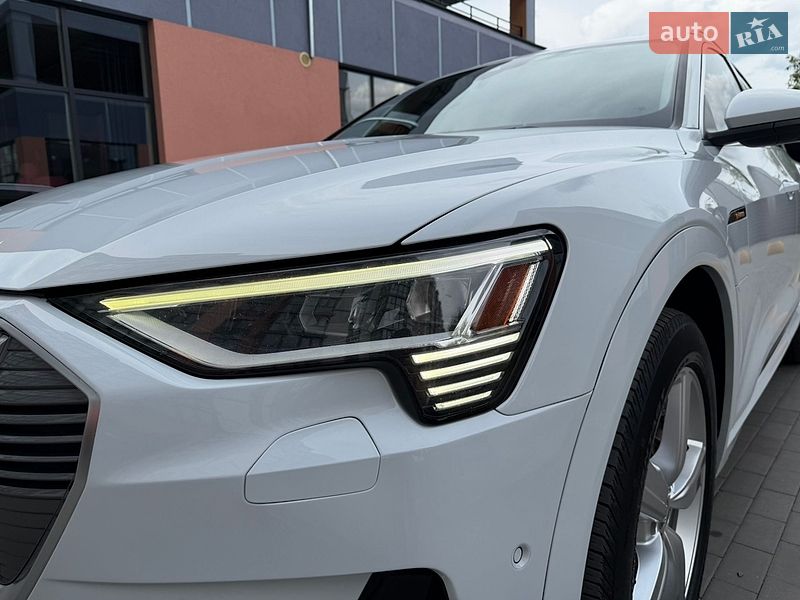 Позашляховик / Кросовер Audi e-tron 2019 в Володимирі
