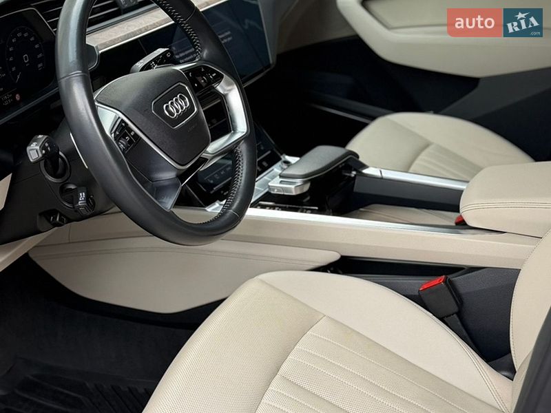 Позашляховик / Кросовер Audi e-tron 2019 в Володимирі