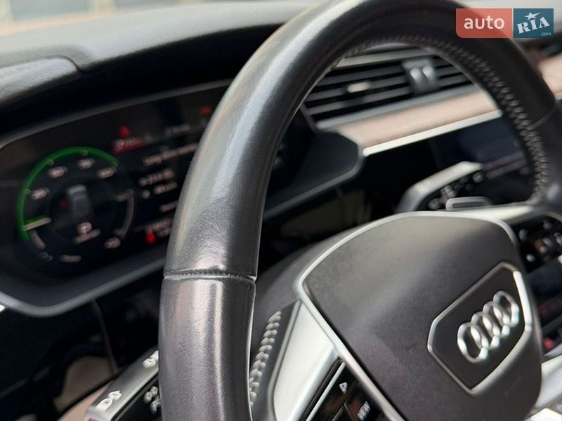 Позашляховик / Кросовер Audi e-tron 2019 в Володимирі