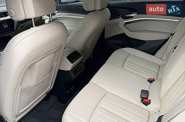 Позашляховик / Кросовер Audi e-tron 2019 в Володимирі