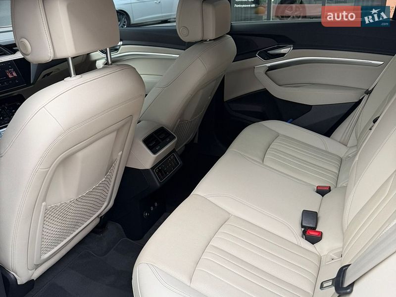 Позашляховик / Кросовер Audi e-tron 2019 в Володимирі