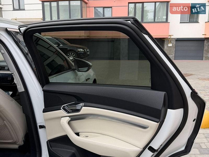 Позашляховик / Кросовер Audi e-tron 2019 в Володимирі