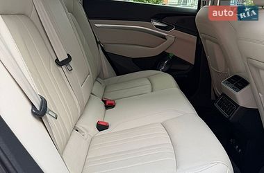 Позашляховик / Кросовер Audi e-tron 2019 в Володимирі