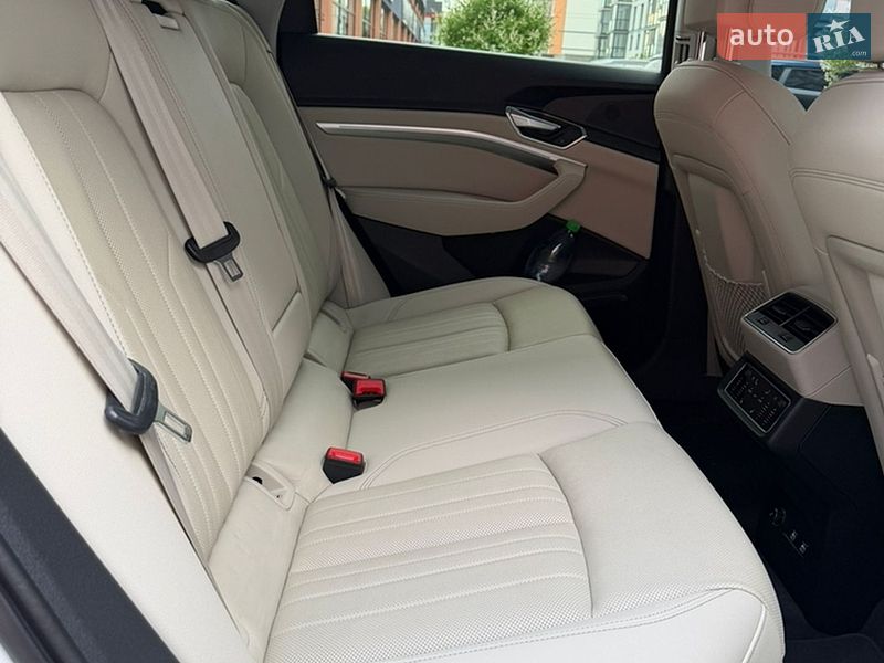 Позашляховик / Кросовер Audi e-tron 2019 в Володимирі