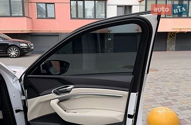 Позашляховик / Кросовер Audi e-tron 2019 в Володимирі