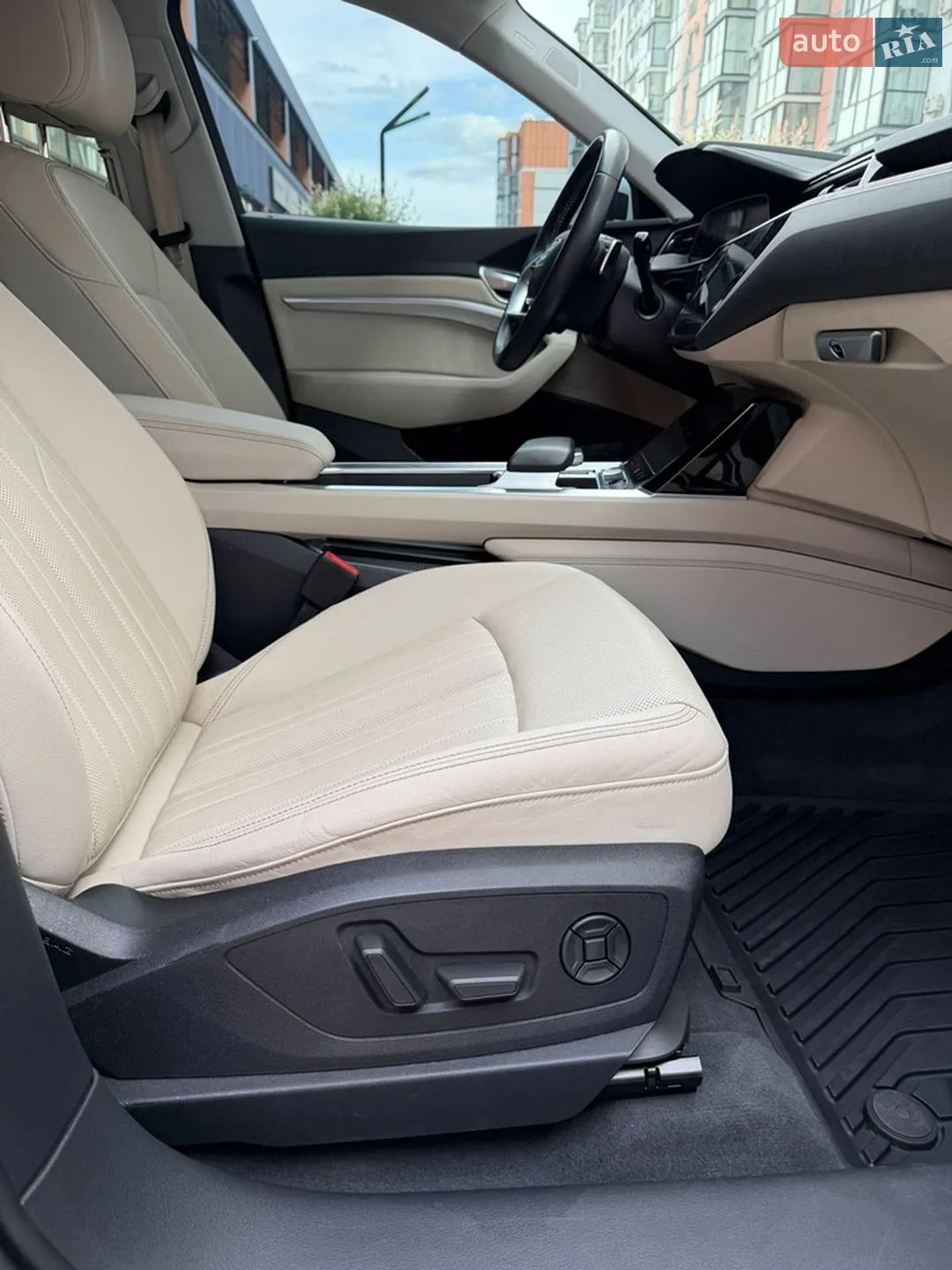 2019 Audi e-tron - мініатюра 105