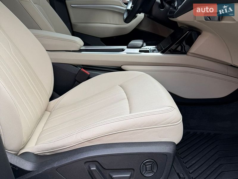 Позашляховик / Кросовер Audi e-tron 2019 в Володимирі