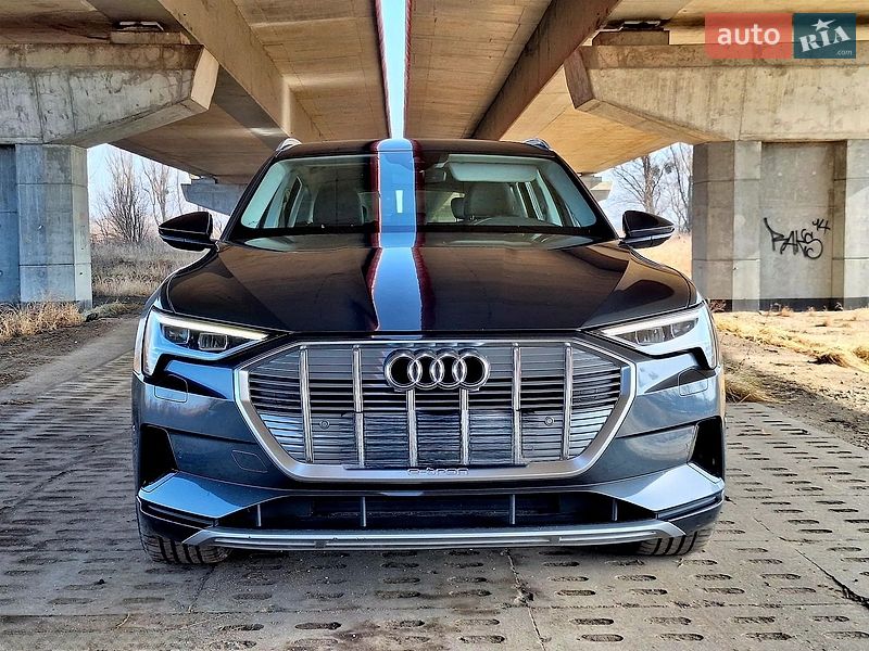 Позашляховик / Кросовер Audi e-tron 2019 в Тернополі