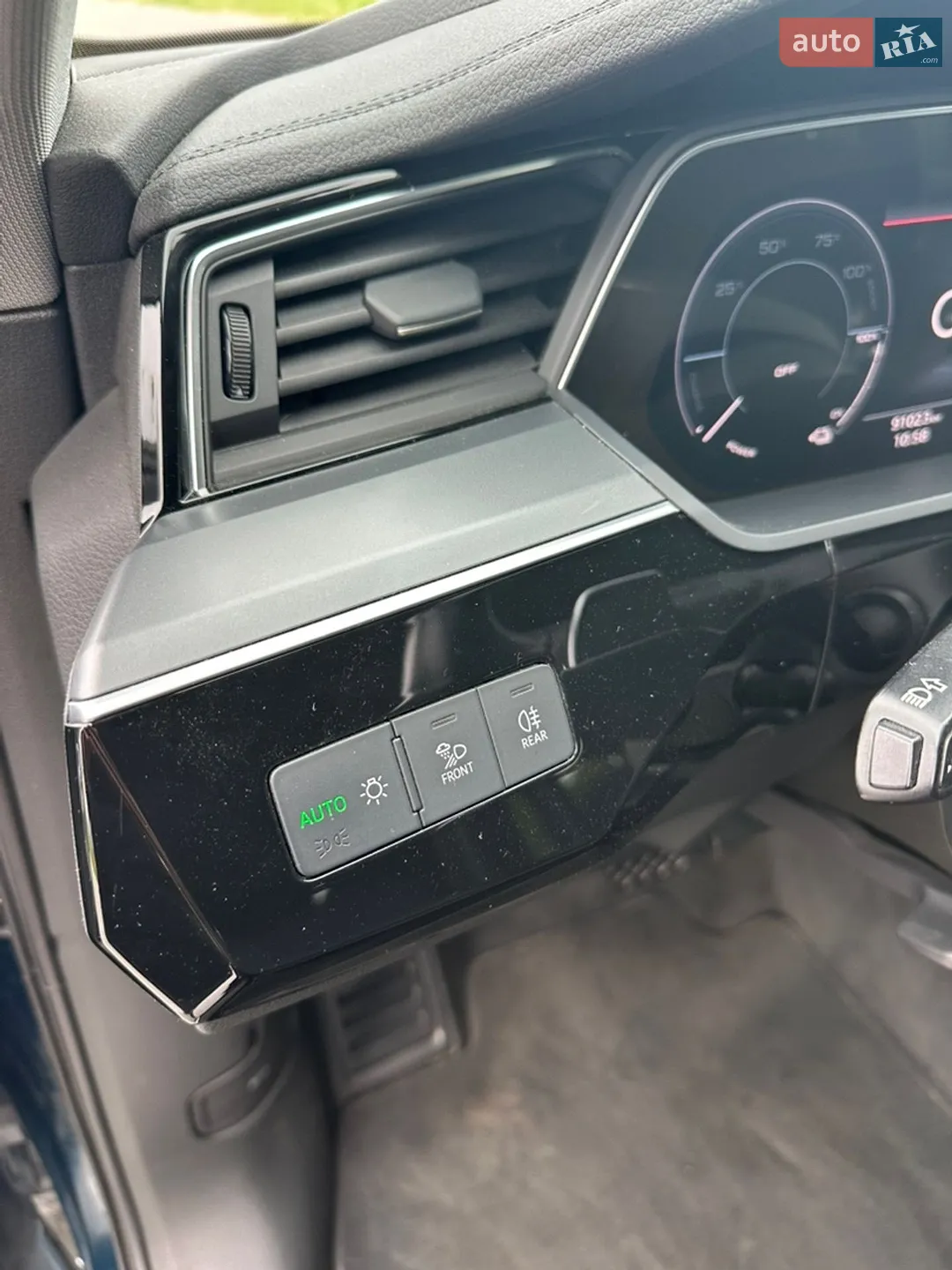 2020 Audi e-tron - мініатюра 12