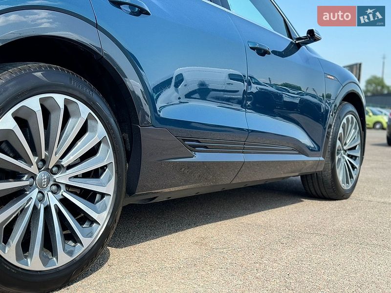 Внедорожник / Кроссовер Audi e-tron 2019 в Киеве фото 118 Внедорожник / Кроссовер Audi e-tron 2019 в Киеве