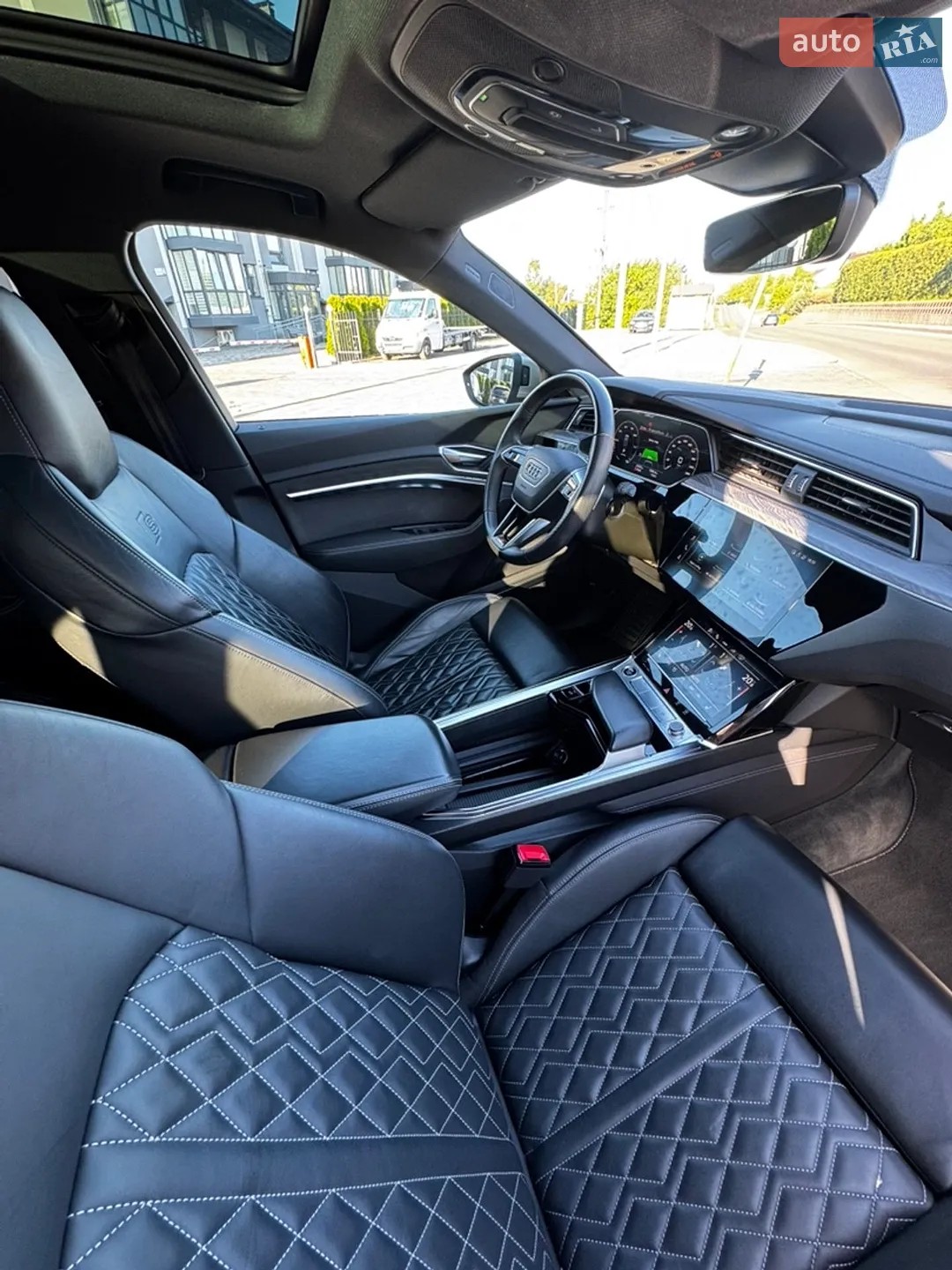 2021 Audi e-tron - мініатюра 21