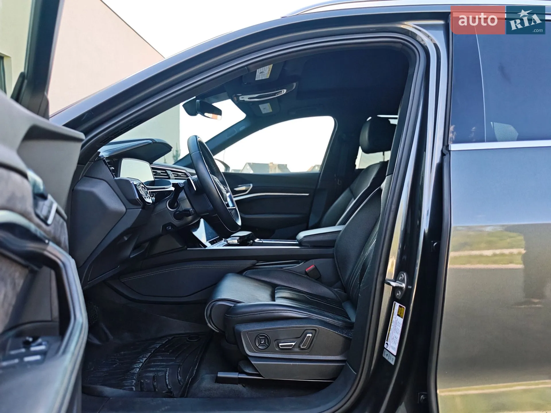 2019 Audi e-tron - мініатюра 24