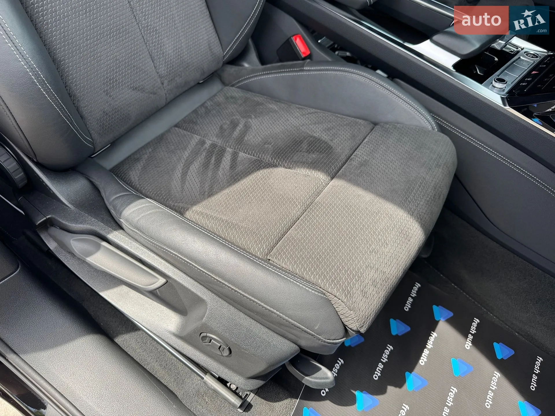 2021 Audi e-tron - мініатюра 37