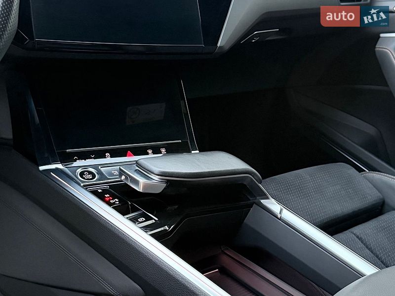Позашляховик / Кросовер Audi e-tron 2022 в Рівному