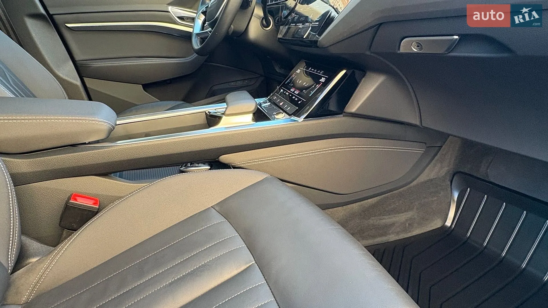 2021 Audi e-tron - мініатюра 28