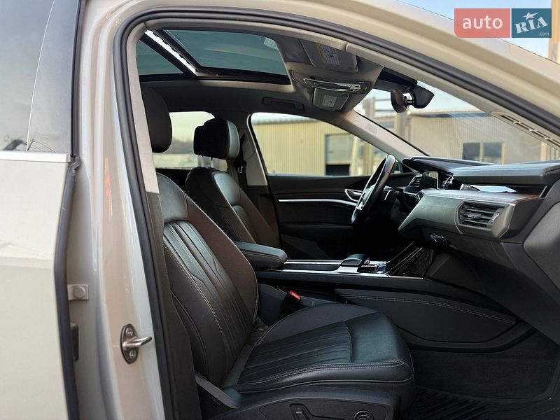 Внедорожник / Кроссовер Audi e-tron 2019 в Львове