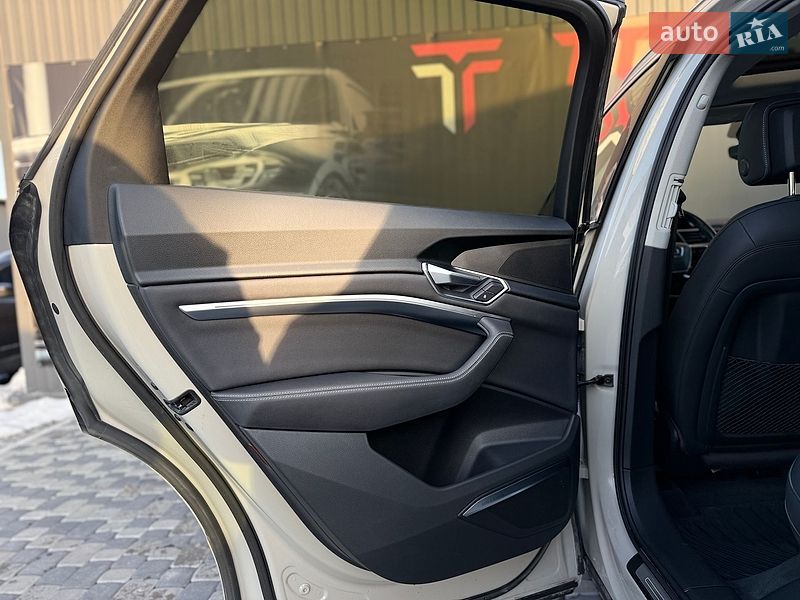 Внедорожник / Кроссовер Audi e-tron 2019 в Львове