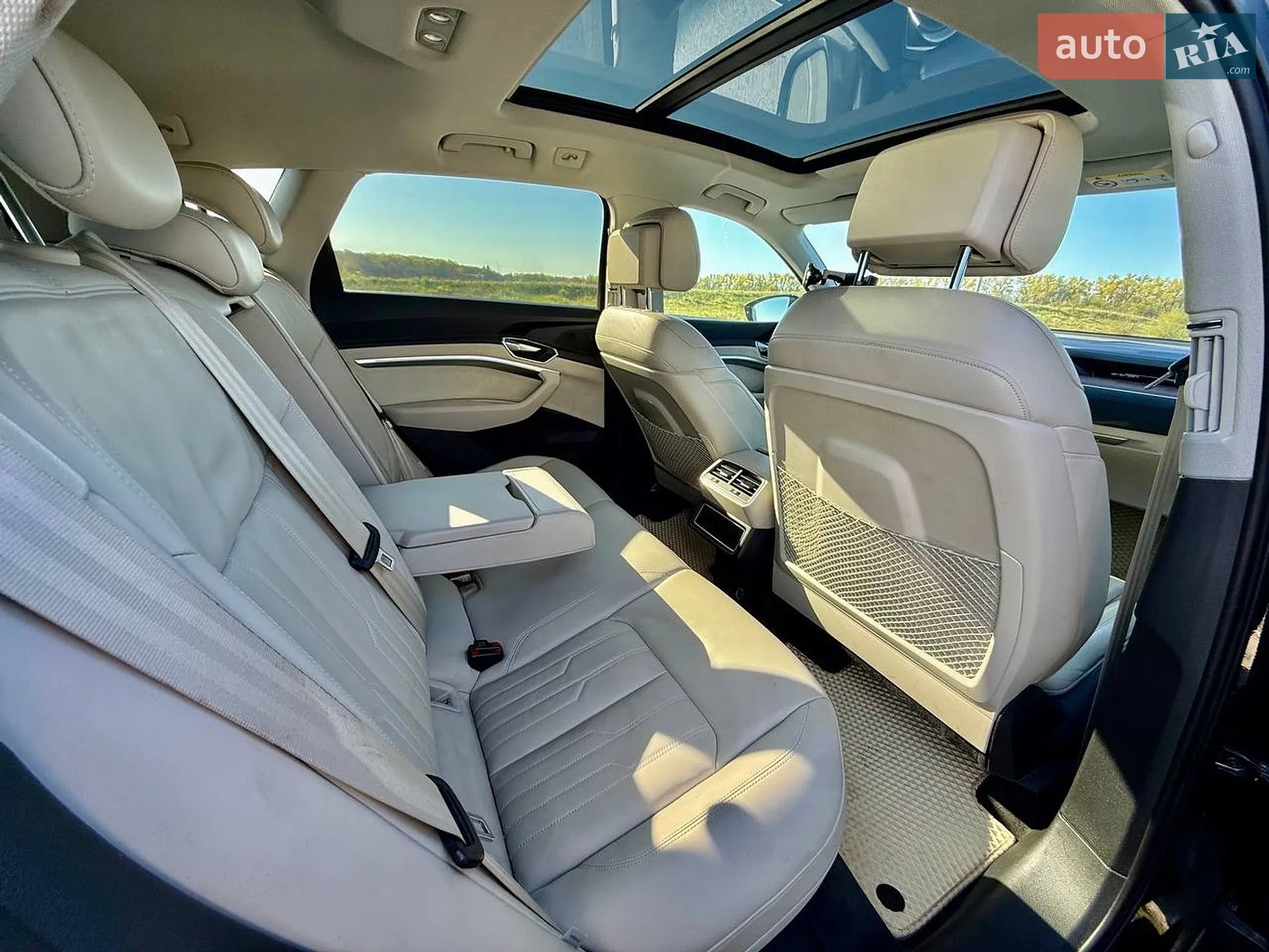 2019 Audi e-tron - мініатюра 11