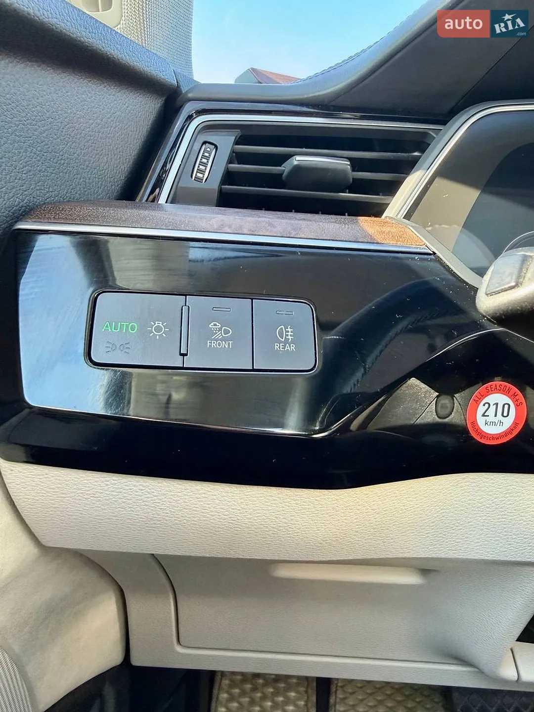 2019 Audi e-tron - мініатюра 14