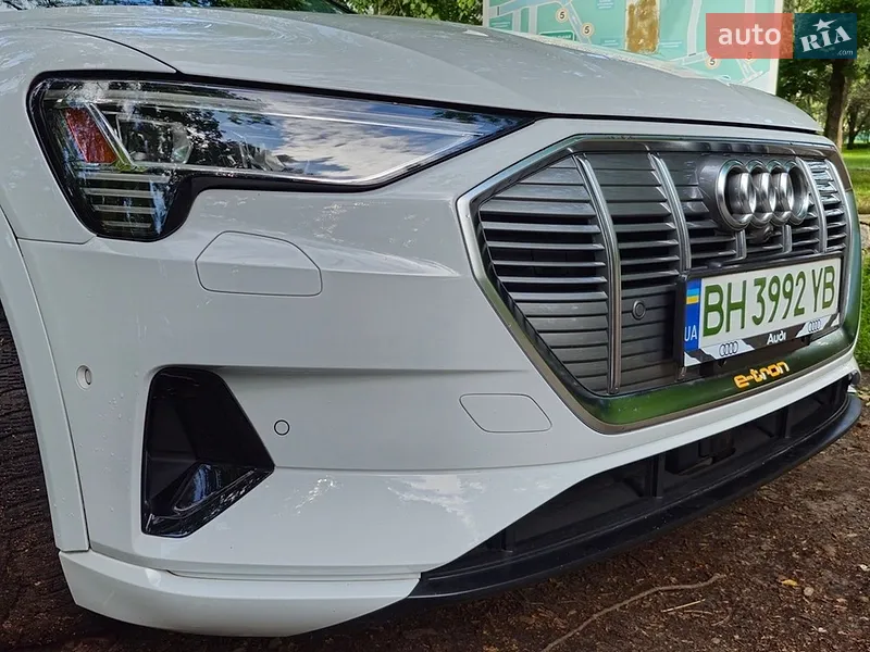 Audi e-tron 2019 VIN WA1VABGE3KB011317 фото оголошення 13 з 52