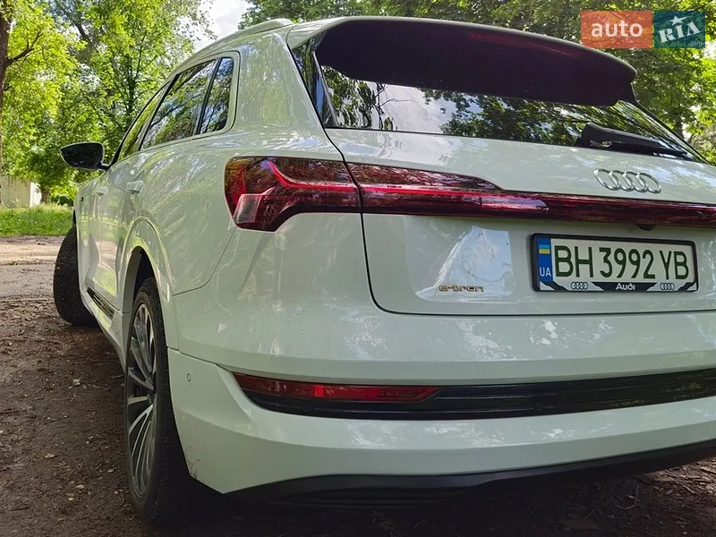 Audi e-tron 2019 VIN WA1VABGE3KB011317 фото оголошення 7 з 52