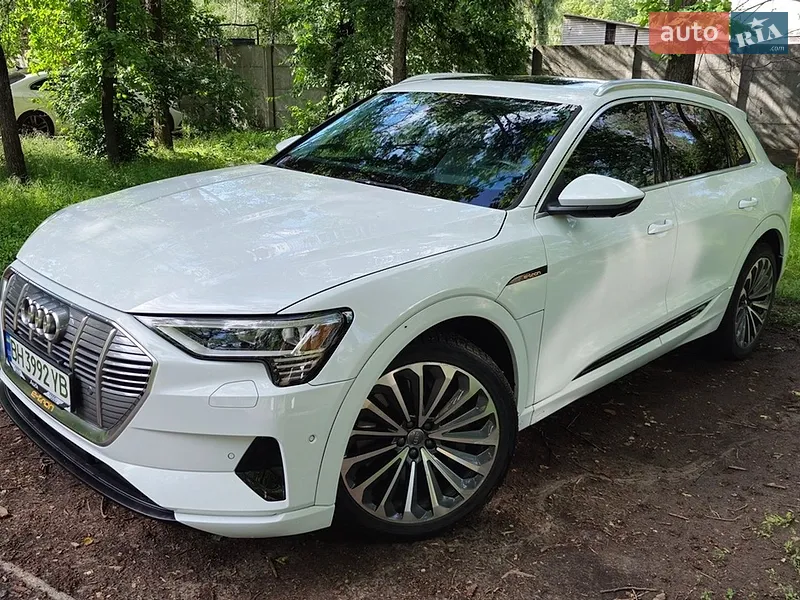 Audi e-tron 2019 VIN WA1VABGE3KB011317 фото оголошення 4 з 52