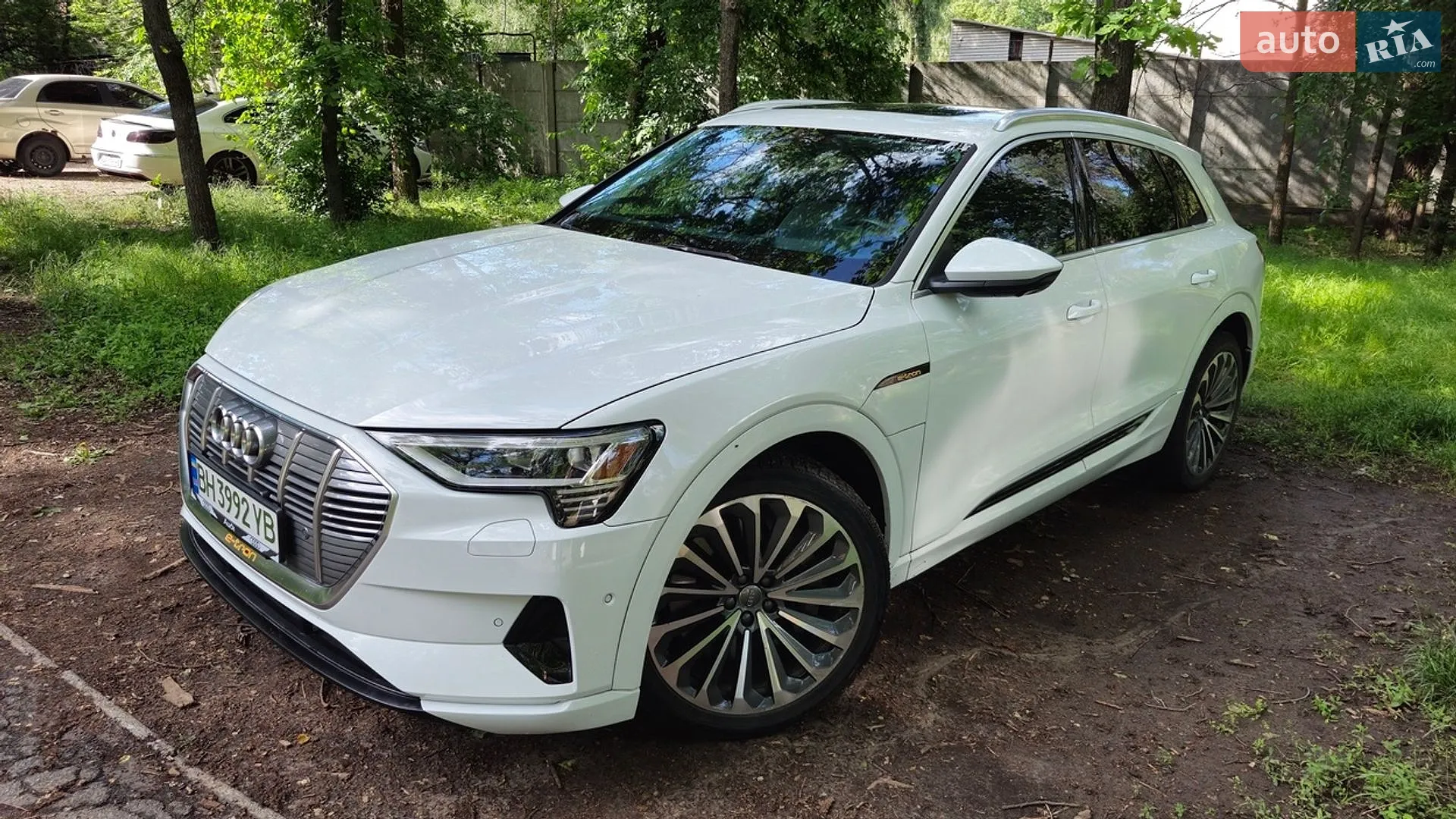 Audi e-tron 2019 VIN WA1VABGE3KB011317 фото оголошення 4 з 24