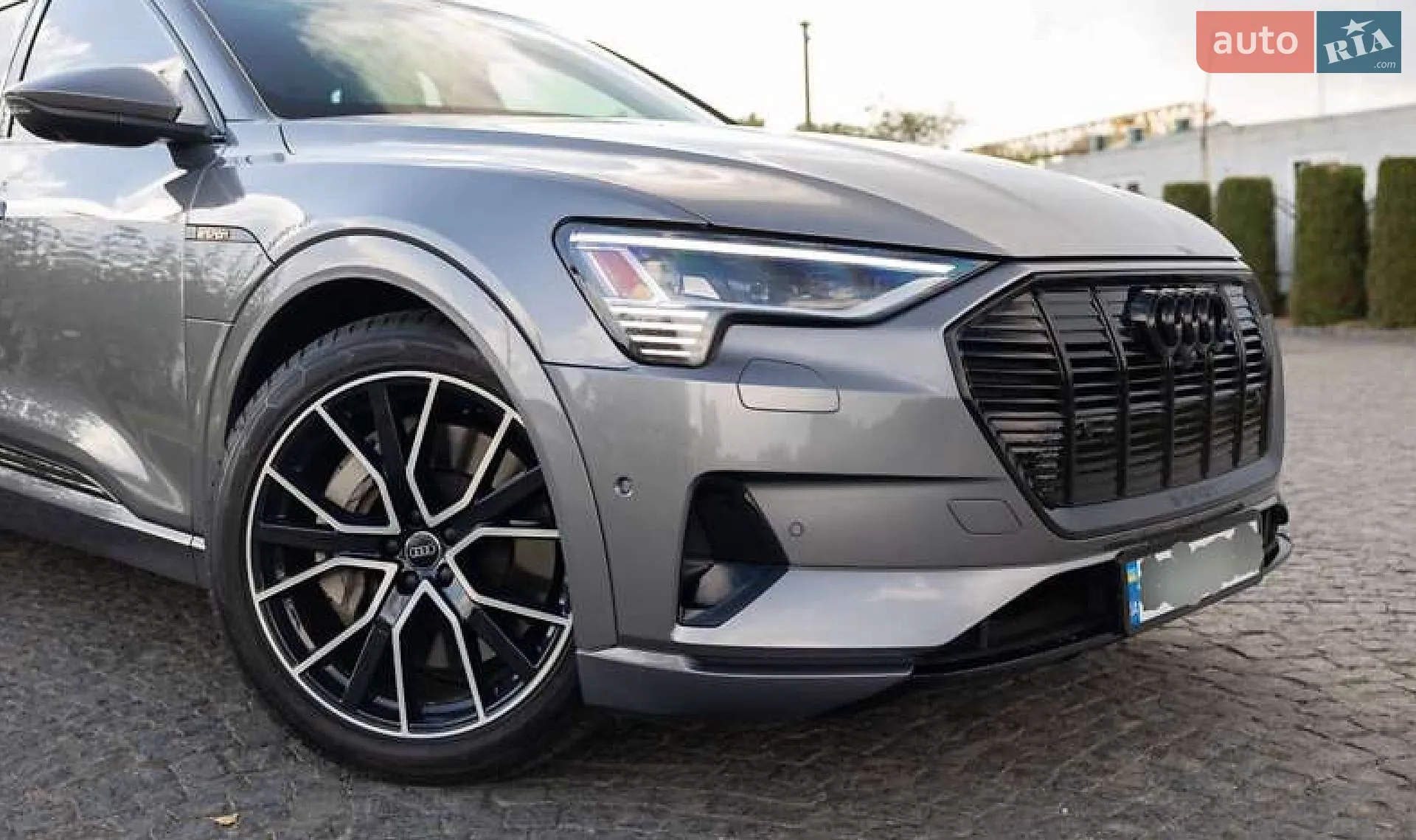 2020 Audi e-tron - мініатюра 2