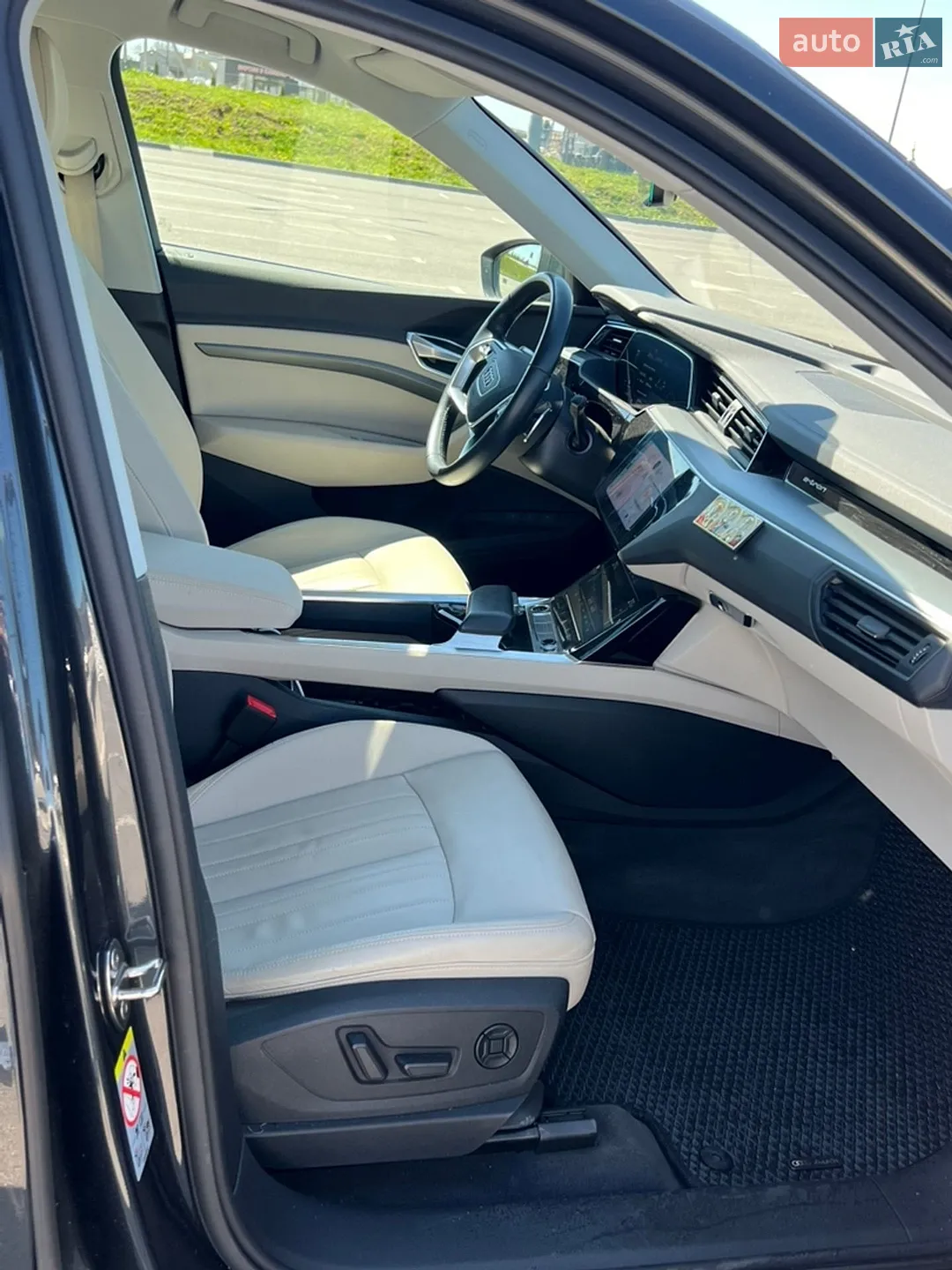 2020 Audi e-tron - мініатюра 5