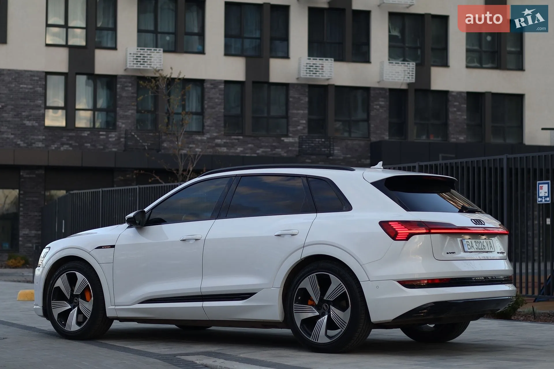 2021 Audi e-tron - фото 1