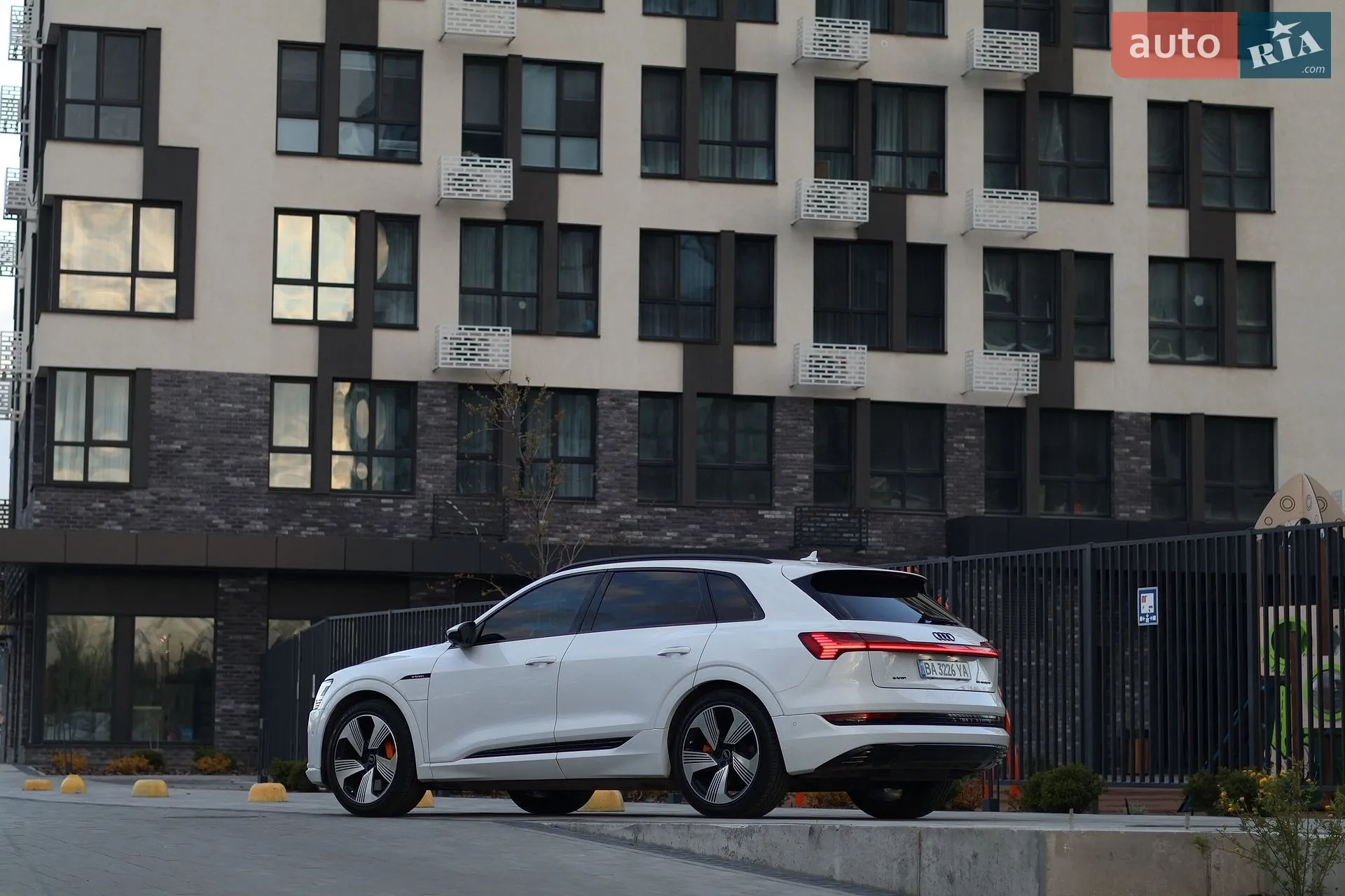 2021 Audi e-tron - мініатюра 3