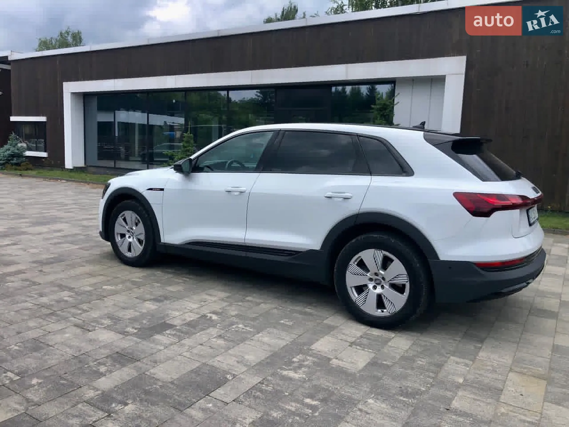 2019 Audi e-tron - мініатюра 12