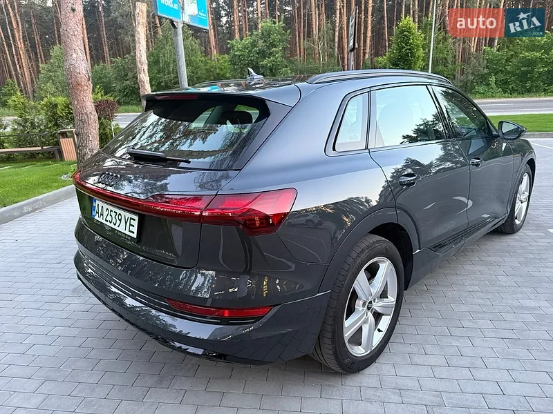 Audi e-tron 2022