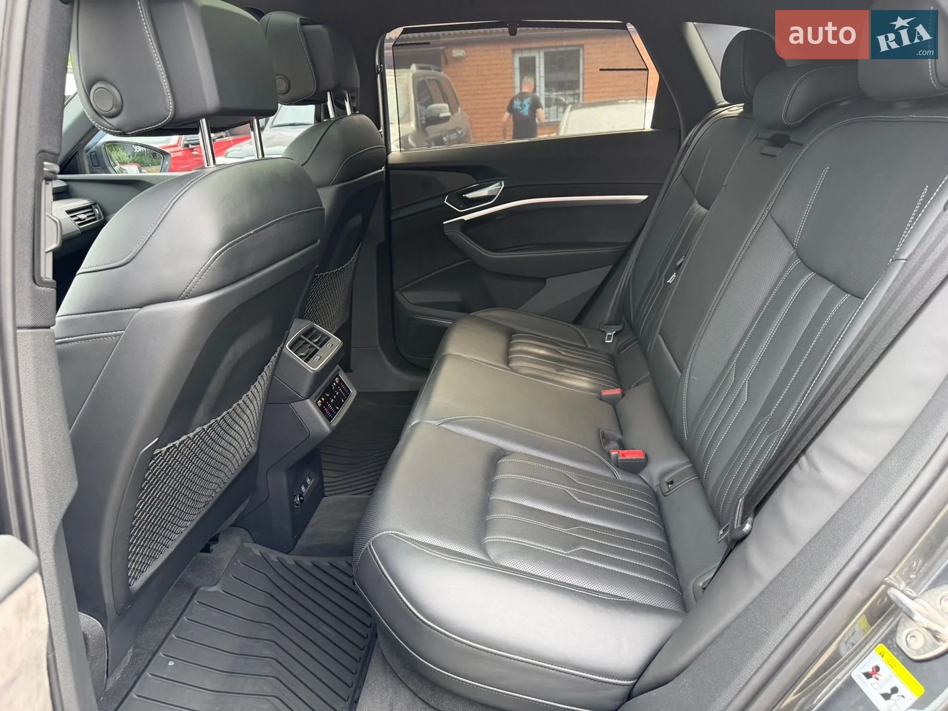 2019 Audi e-tron - мініатюра 23