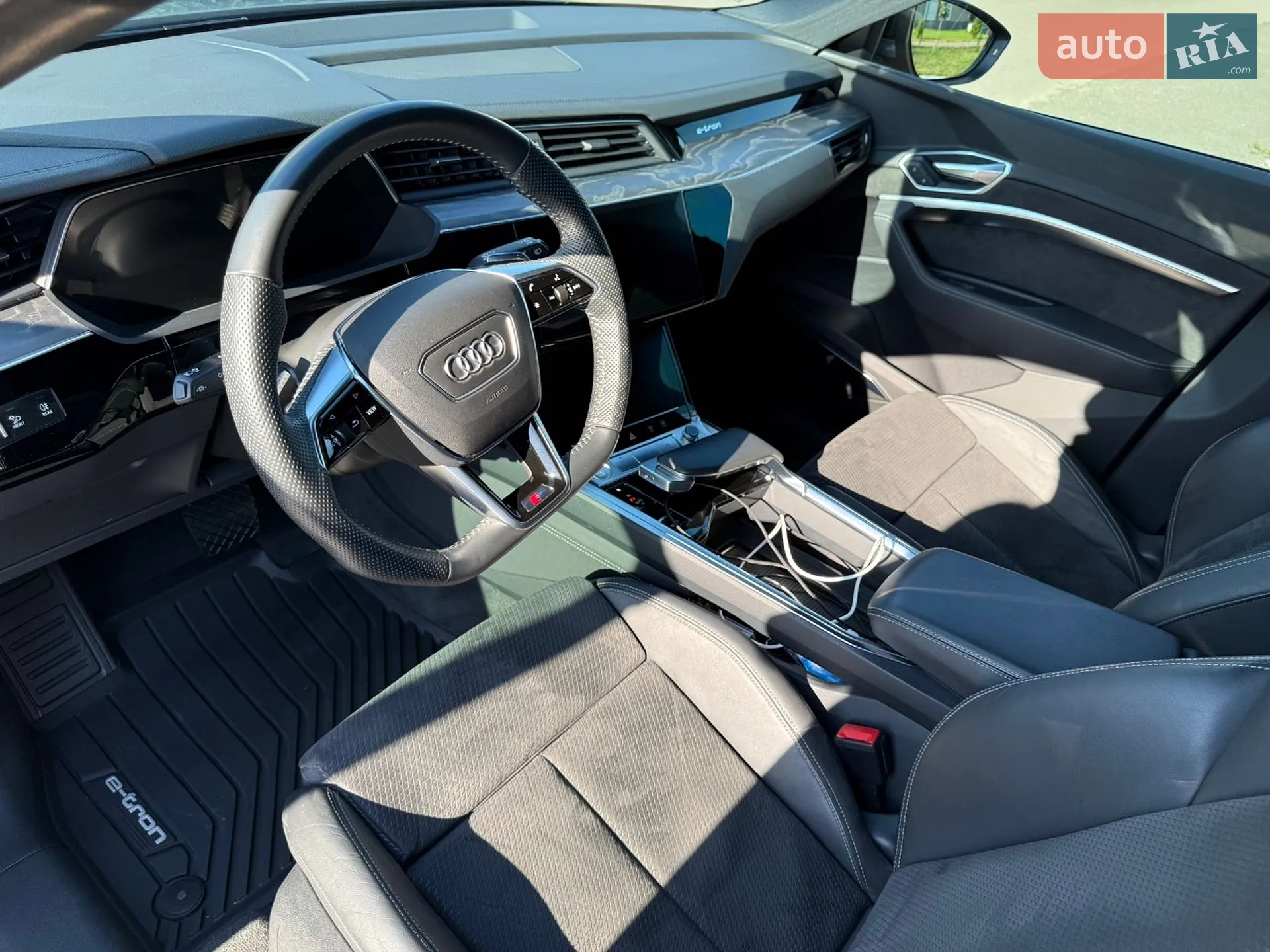 2020 Audi e-tron - мініатюра 28
