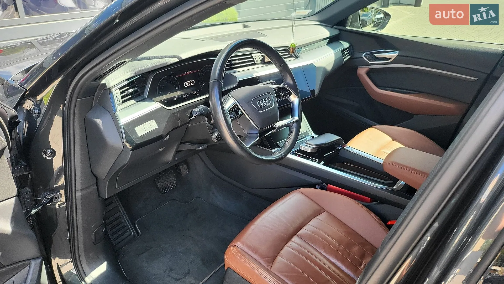 2021 Audi e-tron - мініатюра 11