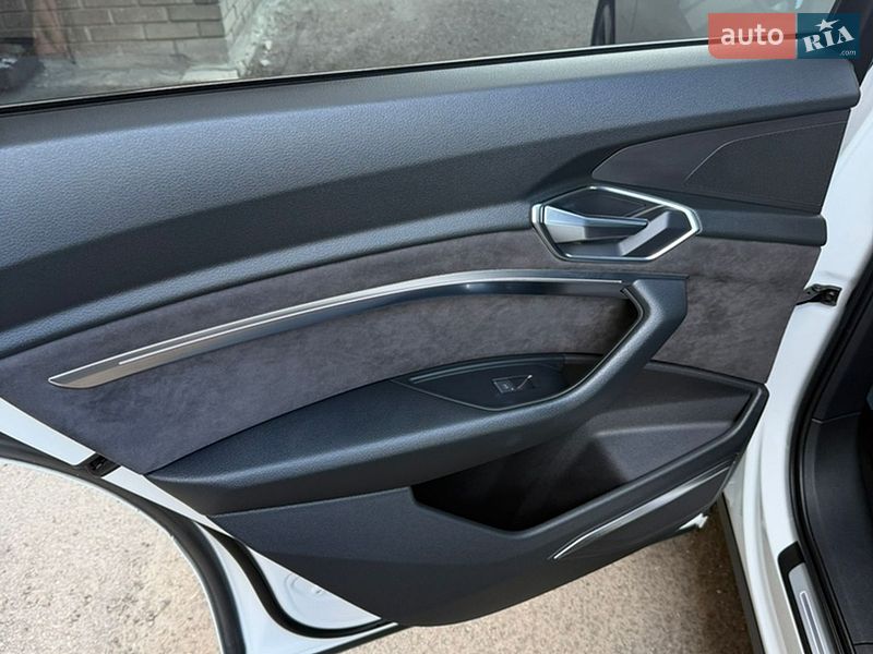 Позашляховик / Кросовер Audi e-tron 2019 в Харкові фото 16 Позашляховик / Кросовер Audi e-tron 2019 в Харкові
