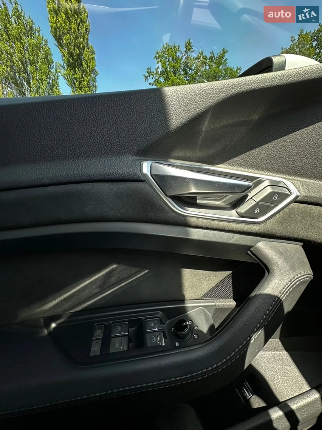 2020 Audi e-tron - мініатюра 25