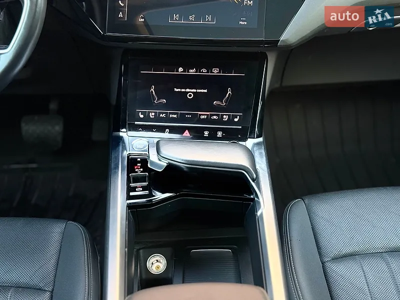 Audi e-tron 2019 VIN WA1LAAGE2KB024948 фото оголошення 71 з 114