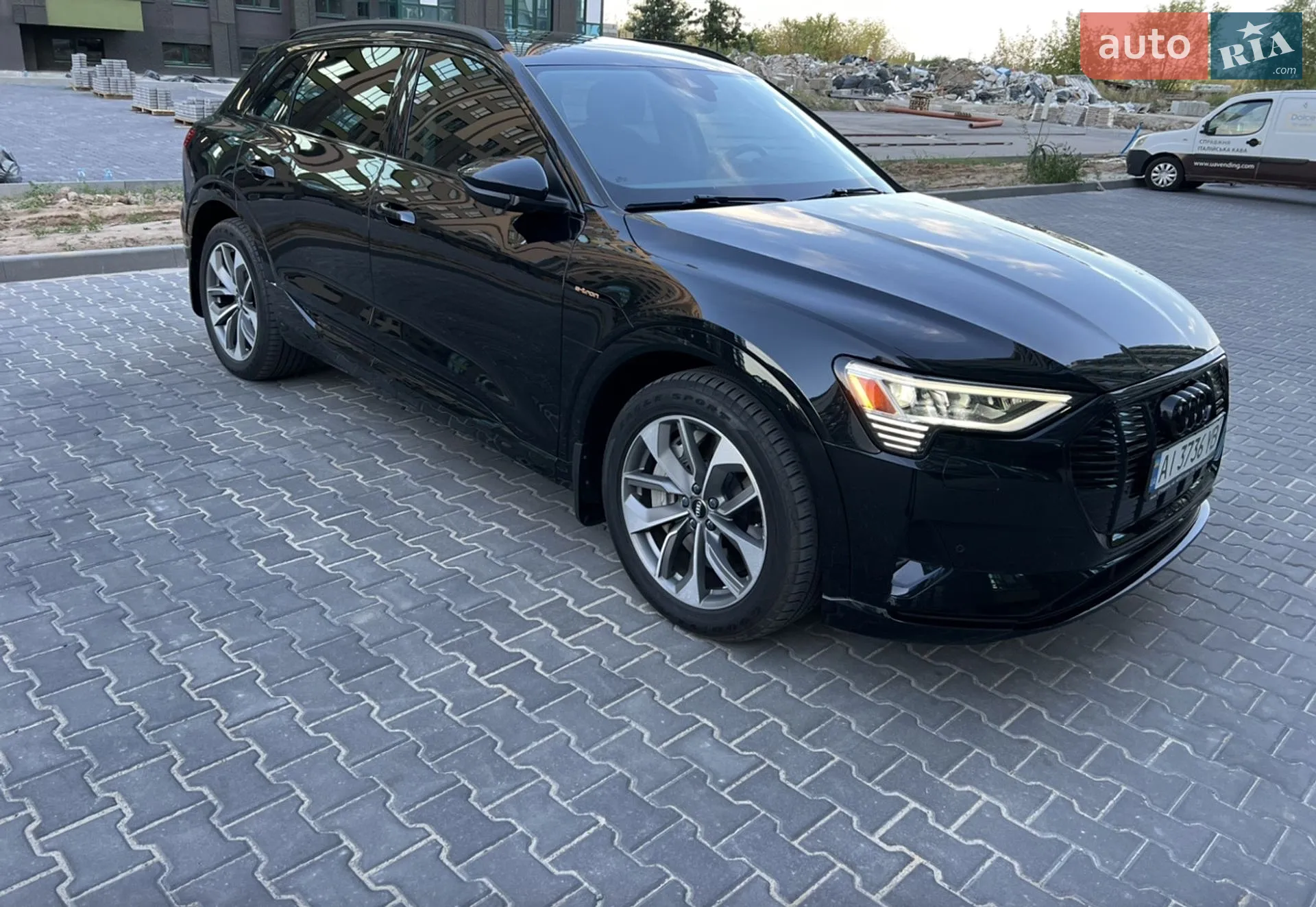 Audi e-tron 2020 VIN WA1AAAGE5MB003196 фото оголошення 3 з 5