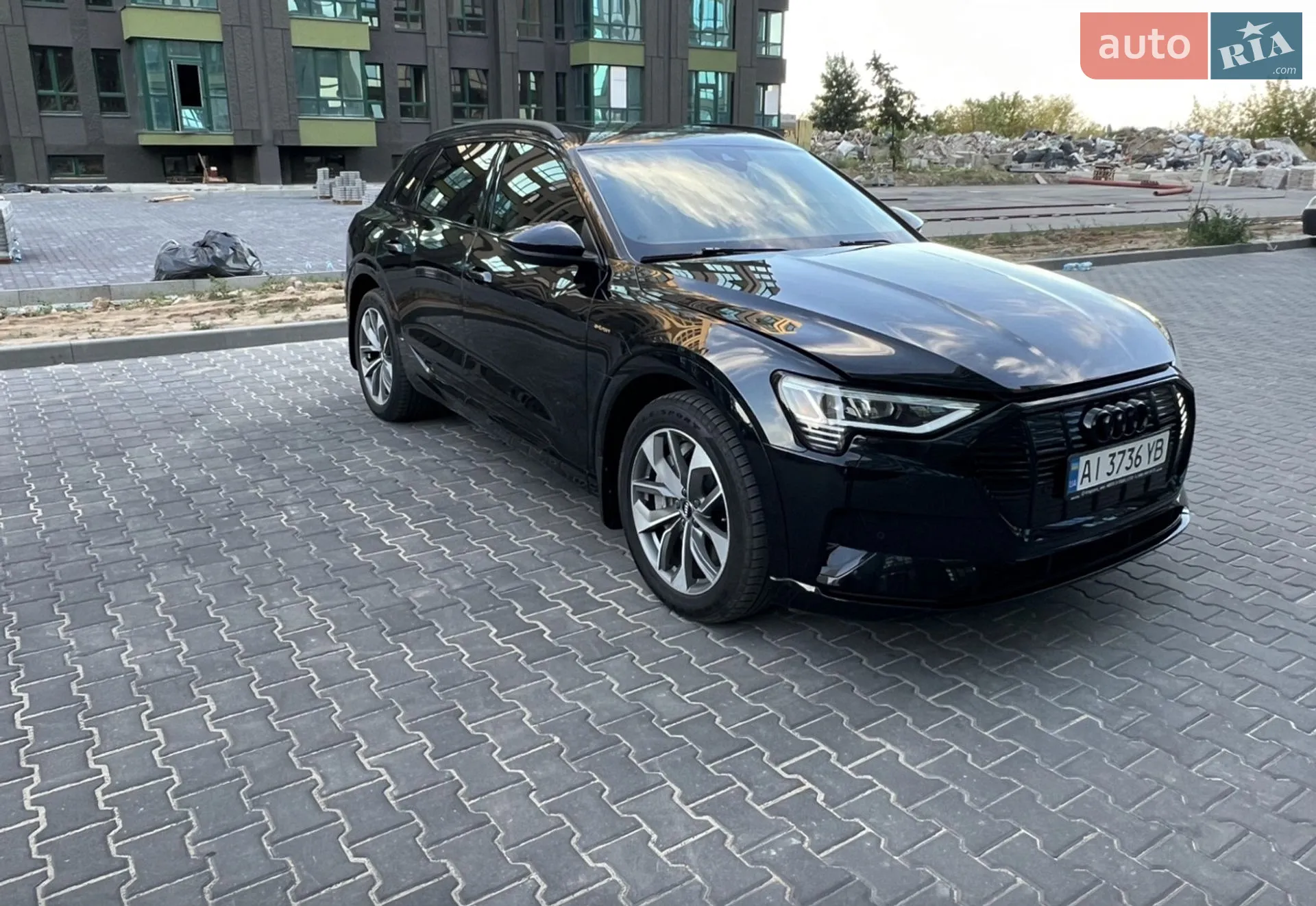 Audi e-tron 2020 VIN WA1AAAGE5MB003196 фото оголошення 4 з 5