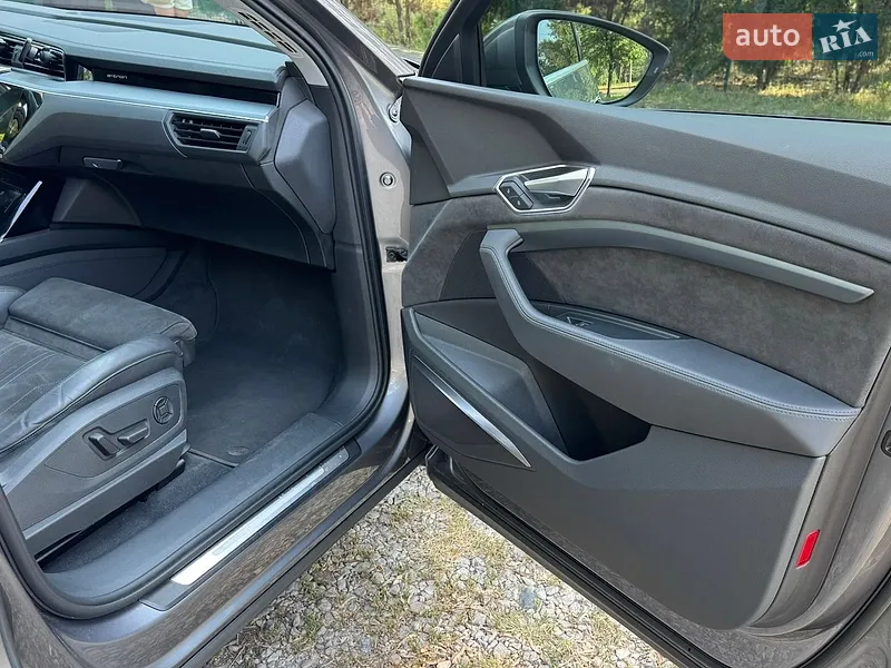 Audi e-tron 2020 VIN WAUZZZGE5LB037022 фото оголошення 19 з 67