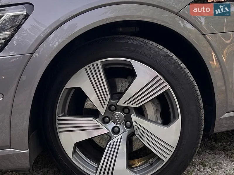 Audi e-tron 2020 VIN WAUZZZGE5LB037022 фото оголошення 4 з 67