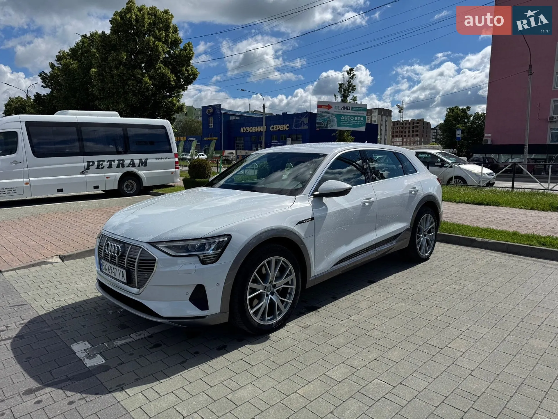 2019 Audi e-tron - мініатюра 2