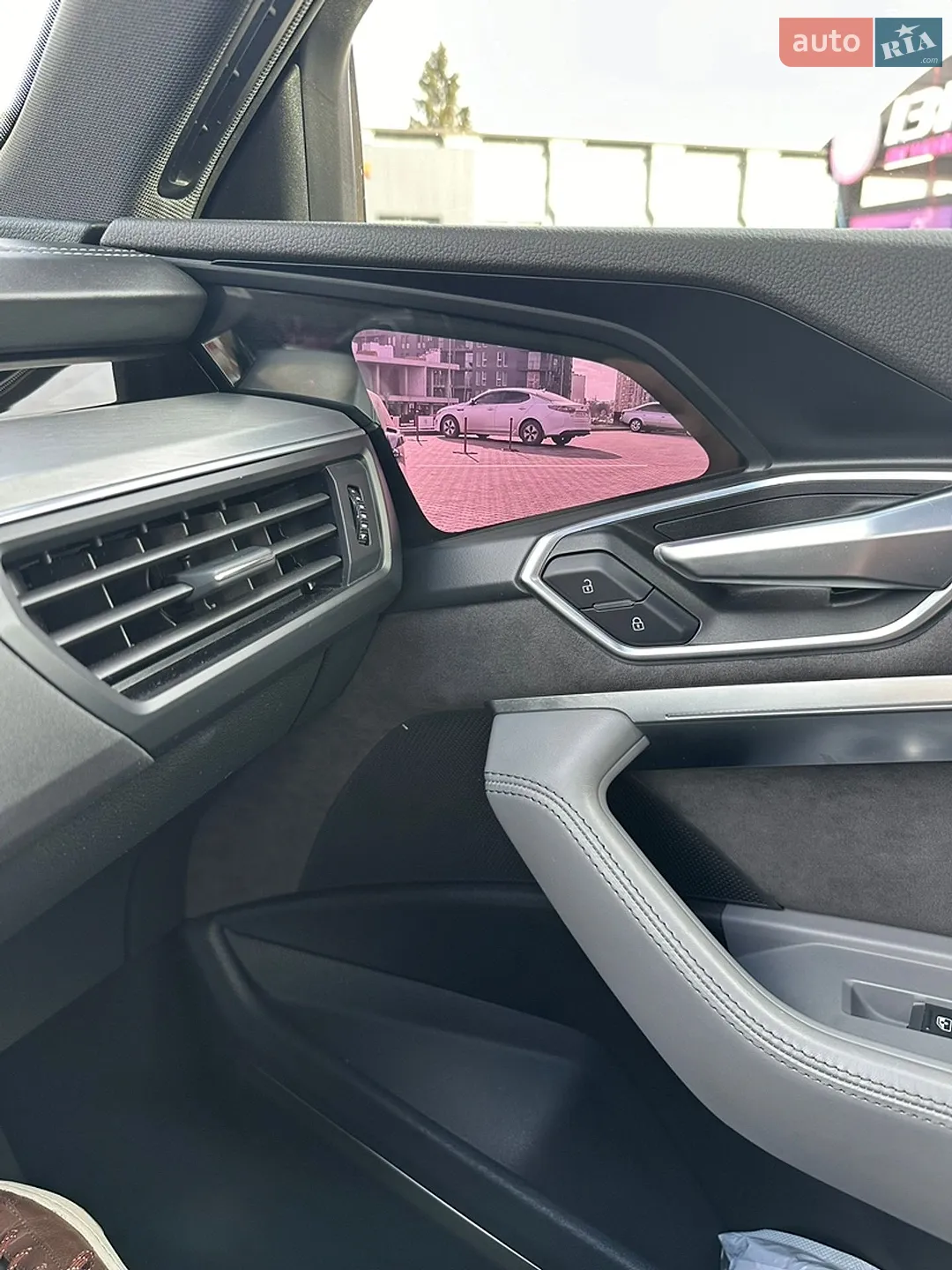 2020 Audi e-tron - мініатюра 27