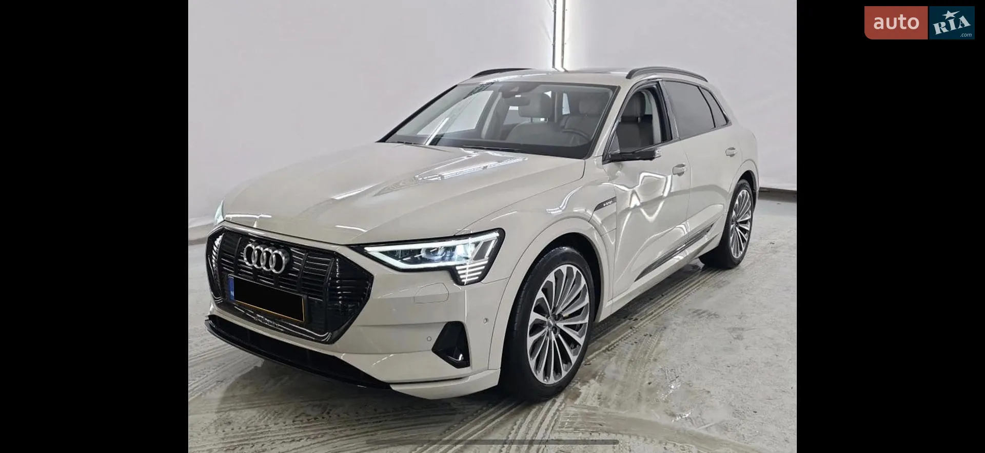 2019 Audi e-tron - мініатюра 2